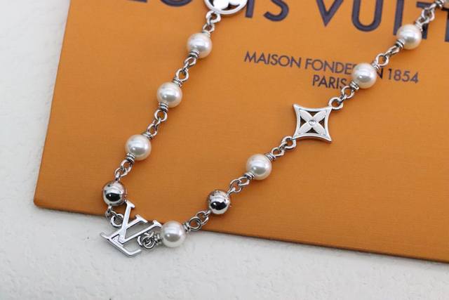 New arrivals Lv Pearls white Damier inscription adjustable necklace It is so coo