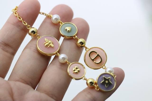 New product recommendation Dior colorful resin macaron round ladies bracelet Age