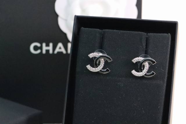 New product recommendation Chanel black and white splicing full diamond double C