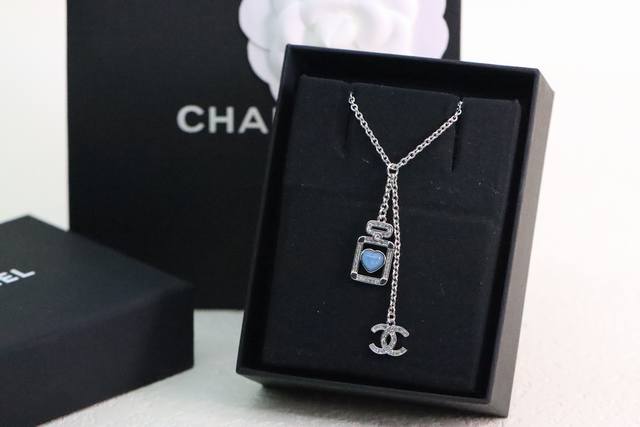 New product recommendation Xiaoxiang sea blue heart perfume bottle tassel neckla