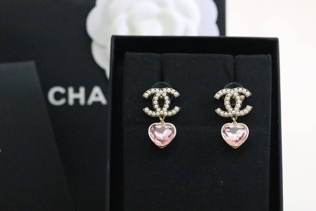 New product recommendation Chanel light gold pink diamond heart pearl double C e