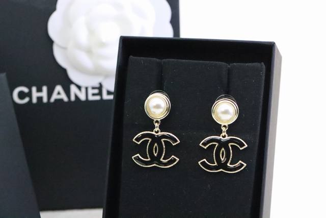 New product recommendation Chanel retro light gold pearl black enamel double C e