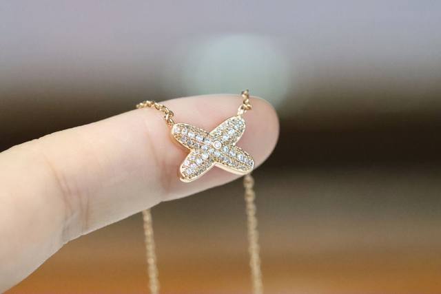Hot-selling model, real shot of Chaumet's own Liens classic cross necklace The s