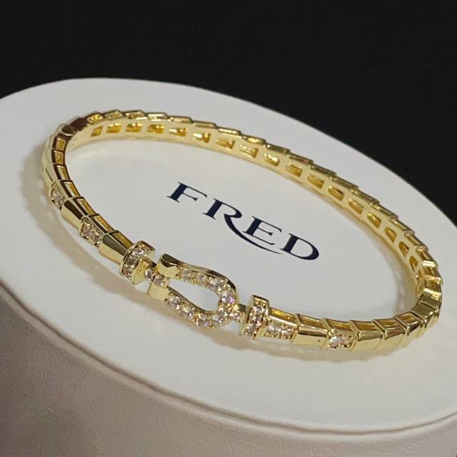 Popular Fred full diamond horseshoe buckle bracelet, classic and versatile, a mu