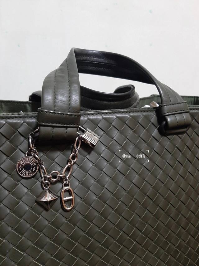 wearing picture - Hermes pig nose lock bag hanging chain