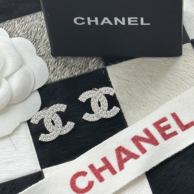 A0050 Chanel double row diamond double C earrings, foreign orders, daily versati