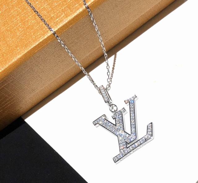 Xx401 Louis Vuitton Lv classic hit letter couple model full diamond letter neckl