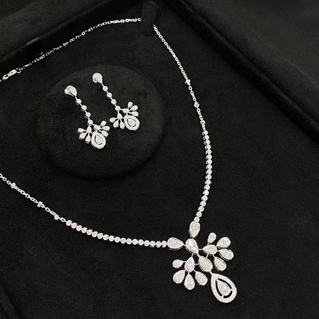 necklace A0958 Chaumet Queen Josephine's Heron Feather Crown and Water Drop Neck