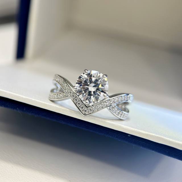 A0096 Paris cross diamond crown ring simply interprets the beauty of fashion. It
