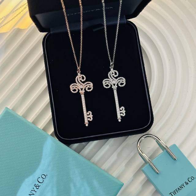 C302 T's classic heart-shaped crown key necklace, high-end 925 micro-inlaid ster