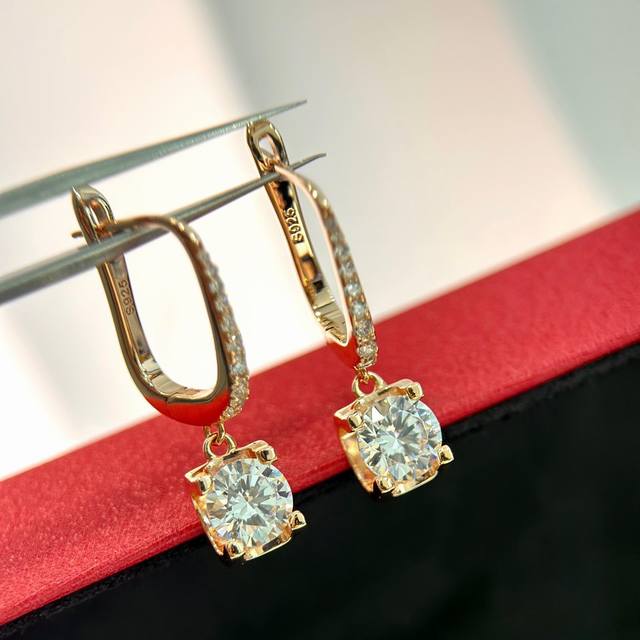 Aa721 Kajia one carat horn hook earrings are shipped. The most fashionable and c