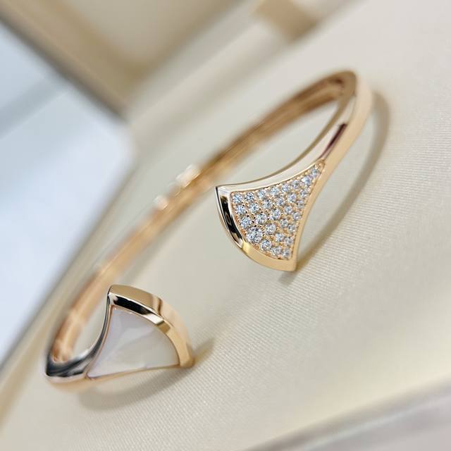 A0035 Bv's Diva series luxury new white mother-of-pearl fan-shaped open bracelet