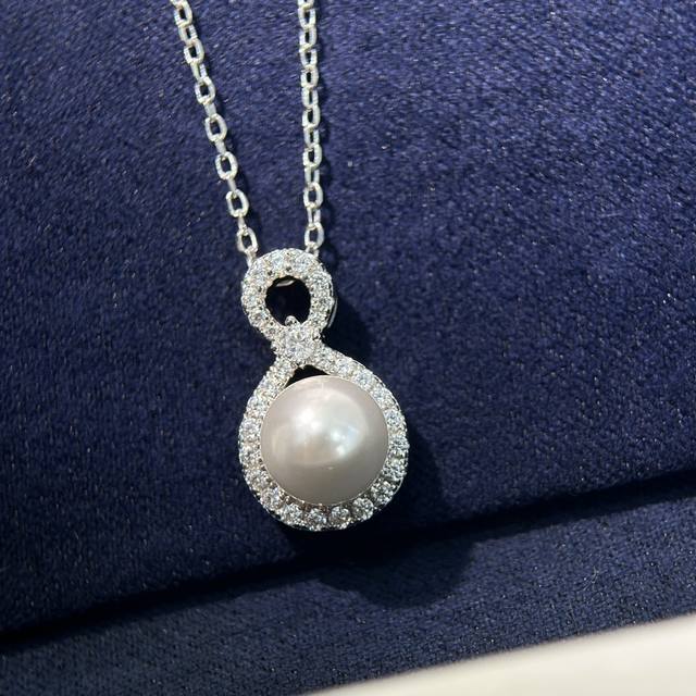 A3407 Popular Mikimoto 8-shaped pearl necklace with very detailed back. Popular