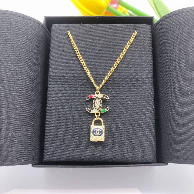 No. Xxl0040 Chanel Xiaoxiang lock color diamond double C necklace, high-end qual