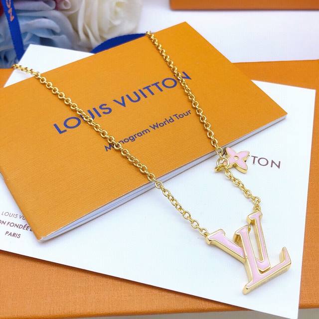 No. Lxl0019 Lv*Latest necklace dripping oil pink consistent Zp brass material