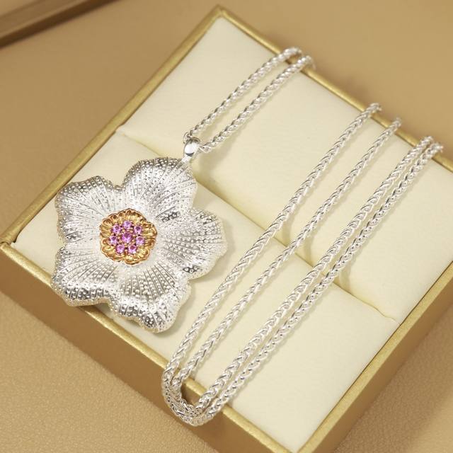 Large Gardenia Necklace Buccellati Italian high-end jewelry brand Retro palace s