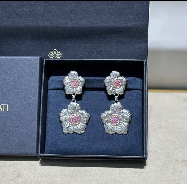 Double flower gardenia earrings Buccellati Italian high-end jewelry brand Retro