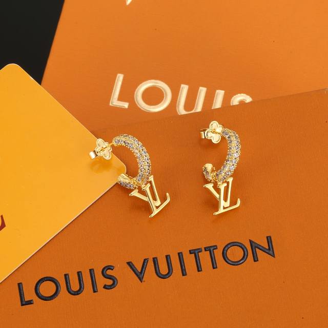 Lv earrings Louis Vuitton personality brings a fashionable and interesting visua