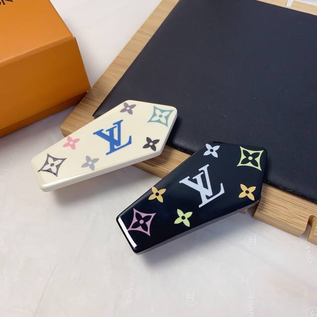 Lv Louis Vuitton Donkey brand hairpin old flower acetate triangle hairpin pressu