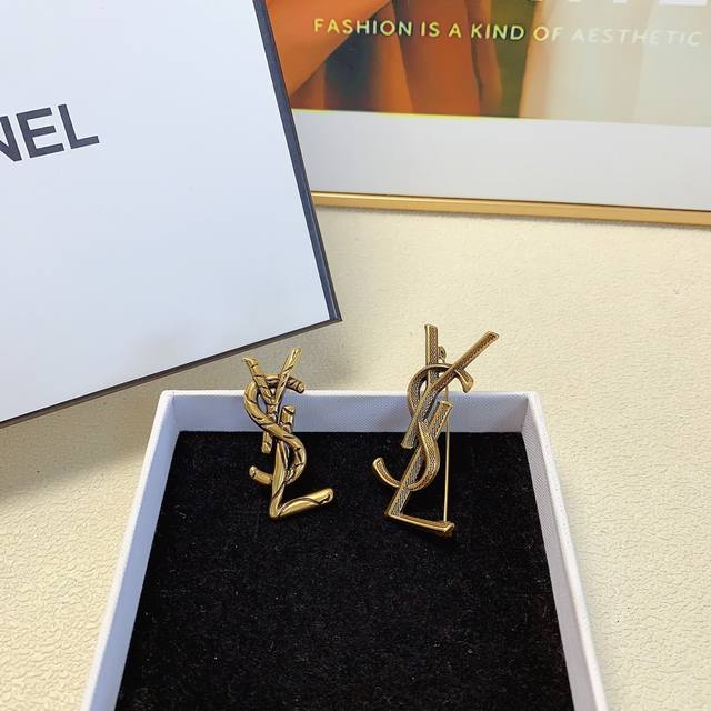 Ysl Saint Laurent Ysl brooch Classic hot-selling simple Logo brooch retro atmosp