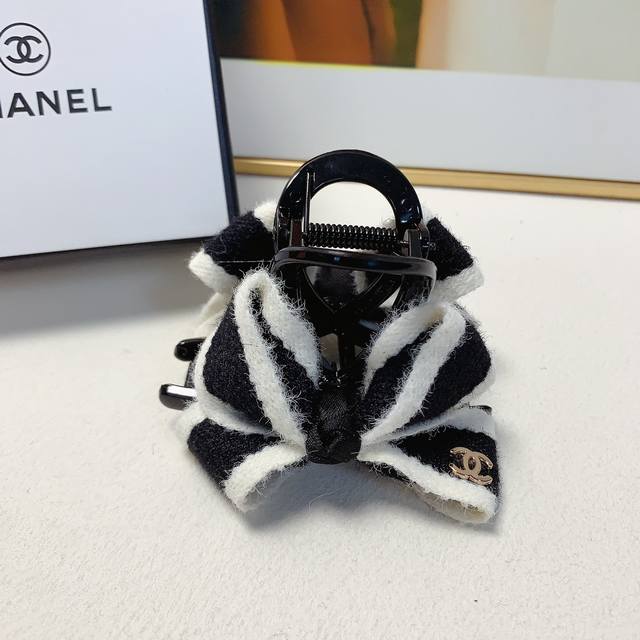 Chanel Chanel Clip Wool Bow Logo Clip Temperament Versatile Daily Exquisite Smal