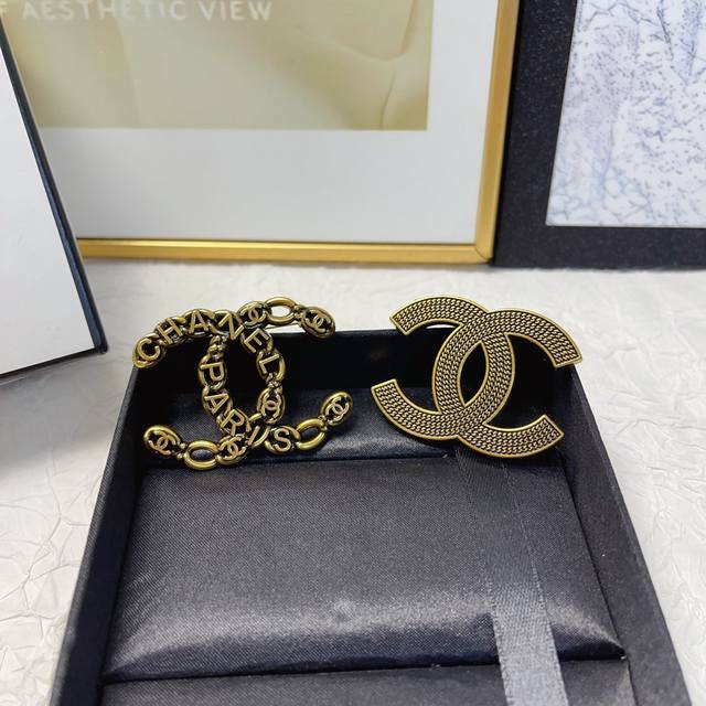 Chanel Xiaoxiang Chanel brooch New simple Logo brooch retro atmosphere upscale e