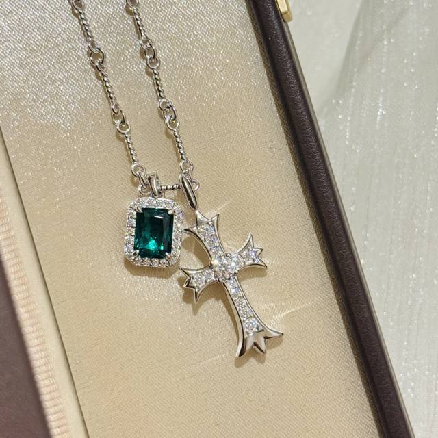 A3138 Chrome Hearts popular emerald cross necklace is fashionable, simple, elega
