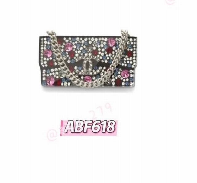 Chanel 25 batches of colored diamond acrylic bag brooches Colored diamond brooch