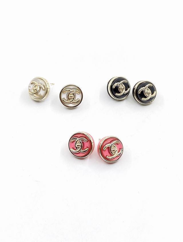 Chanel latest round red, black and white earrings consistent with Z batch brass