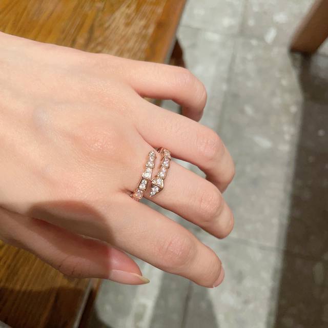 Bvlgari S-Enti Vi-Series Snake Bone Ring Smooth Semi-dense Scale Snake Bone Ring