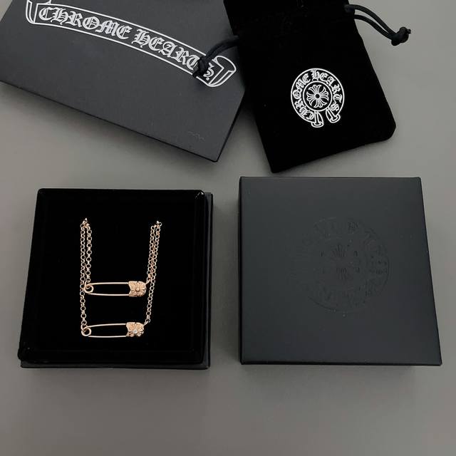 Our product is the 22K real gold and diamond brooch necklace Z. Our Seiko versio