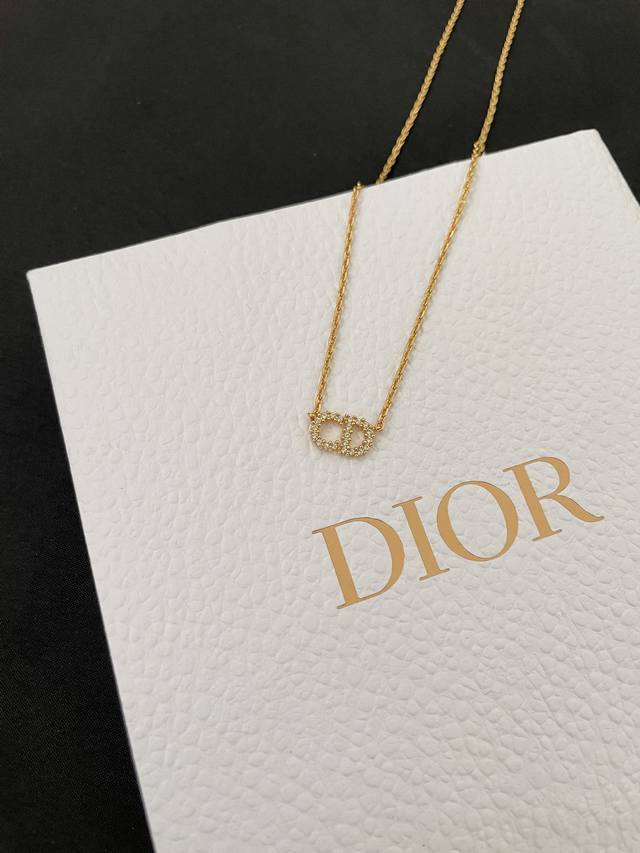 Necklace high quality details as shown in the picture Cd small necklace gold, si