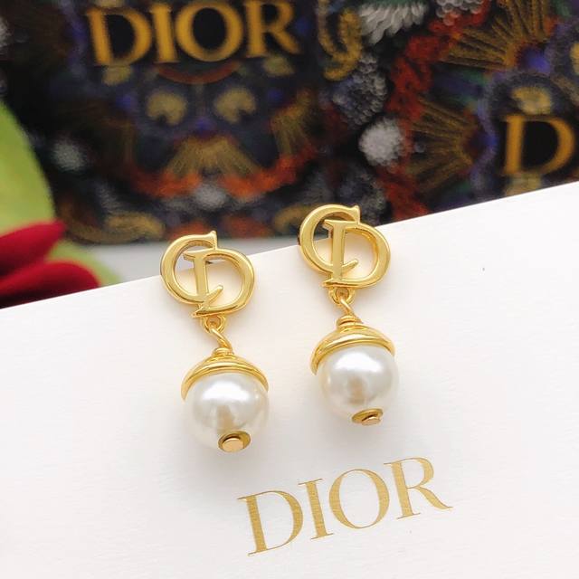 No. Ded0016 Dio* Latest mini pearl earrings Zp brass material