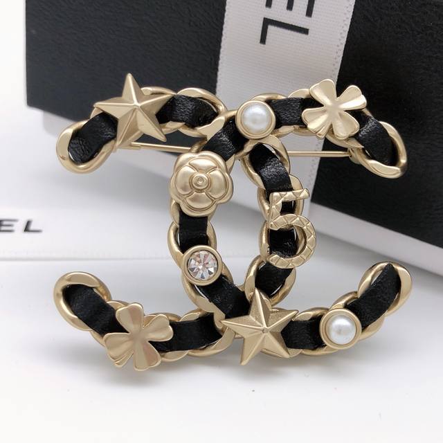 No. Xxz0108 Brooch full of elements, leather four-leaf clover 5-letter star