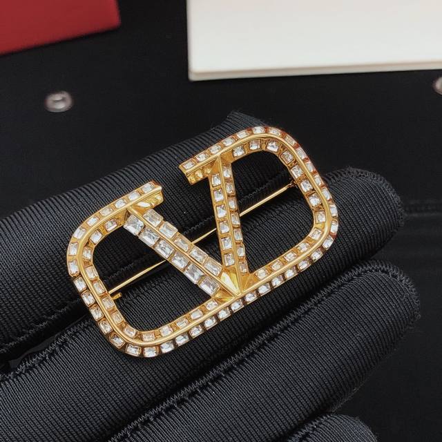 No. Valenti*O latest square diamond brooch consistent Zp brass material