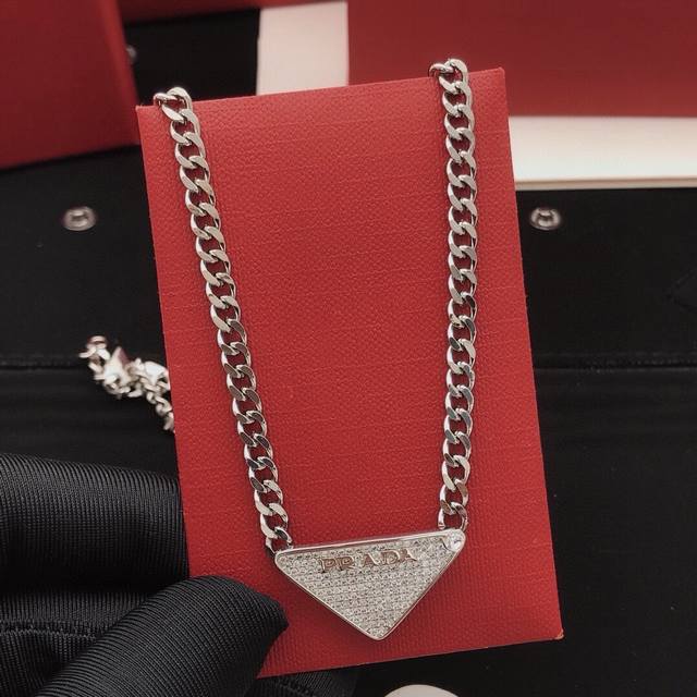 No. Pxl0010 Prad* Latest triangular diamond necklace consistent Zp brass materia