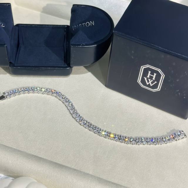 Hw Harry Winston bracelet oval diamond bracelet uses super 5A high carbon diamon