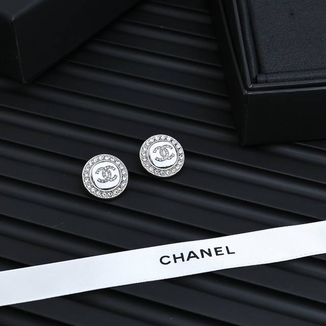 Ch Nel25 Early Spring Enamel Full Diamond Earrings The enamel full inlay craftsm