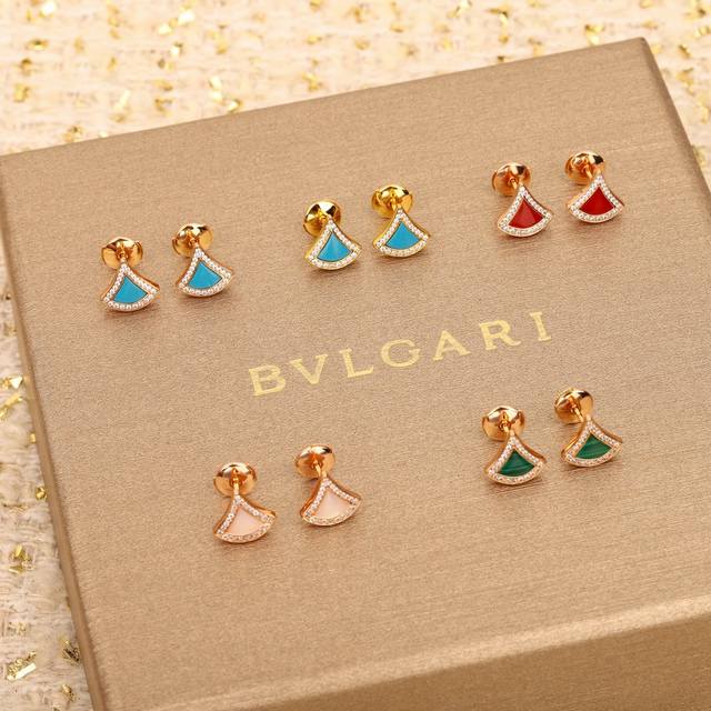 206726 We produce small skirt earrings, which can be customized with real gold a