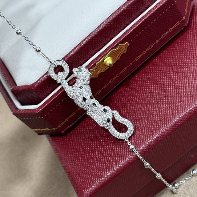 A4917 New spotted diamond leopard bracelet from Kajia is out. Classic aristocrat