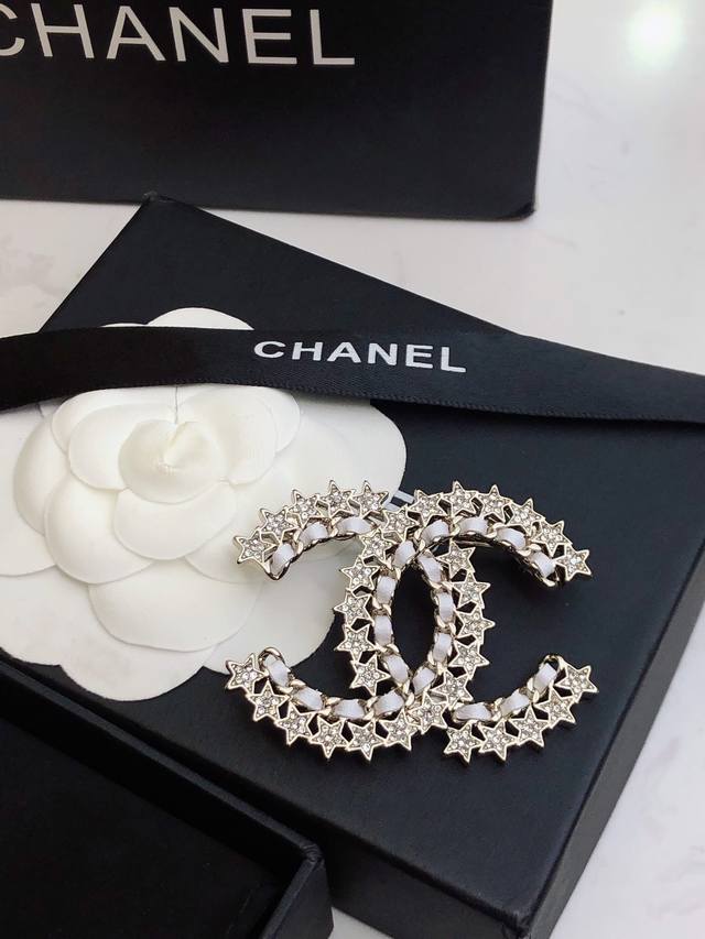 Chanel's new classic double C brooch real details present the official website h