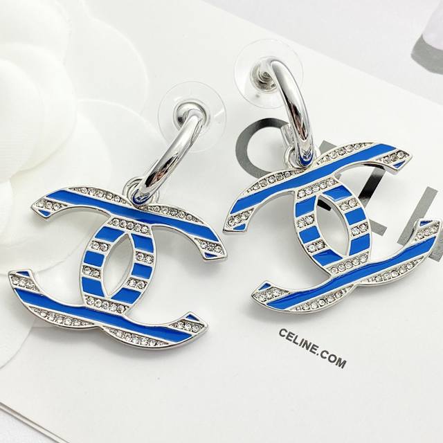 Code E2928 Chanel earrings are hot-selling and new. Chan 25 blue and white strip