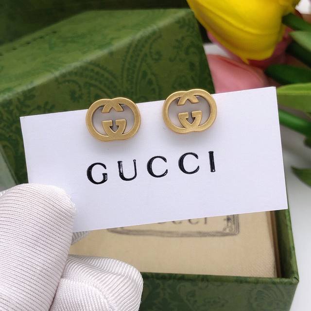No. Ged0098 G earrings with both good looks and texture Mini glossy