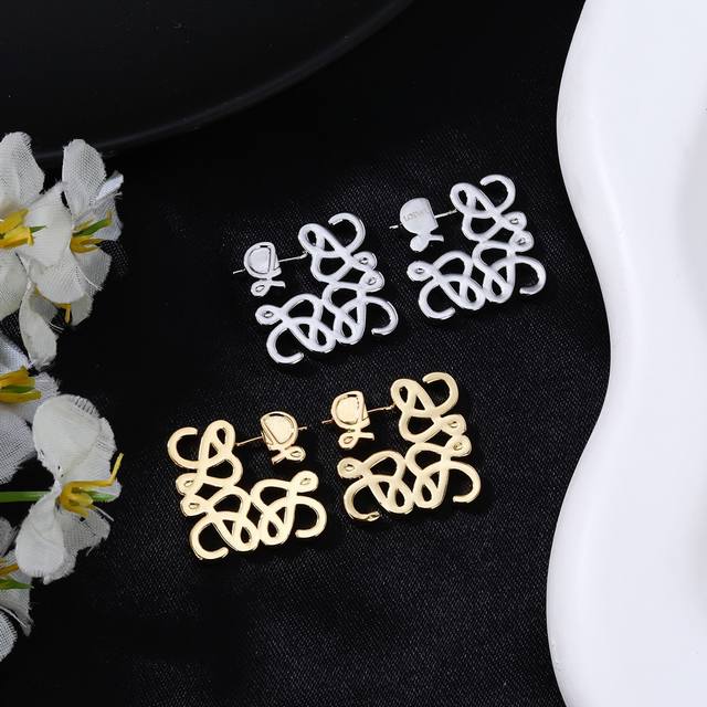 New Loewe earrings I fell in love with them immediately when I saw them. Loewe A