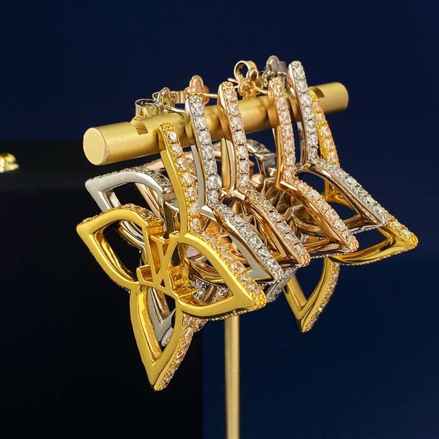 Lv Louis Vuitton European and American exaggerated fashion Lv letter diamond flo