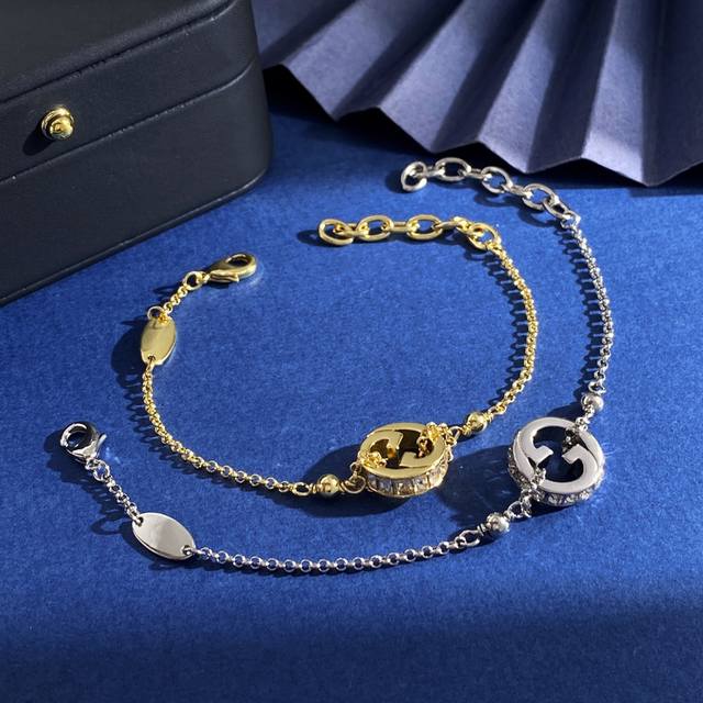 Gucci new light luxury interlocking double G letter round side diamond and zirco
