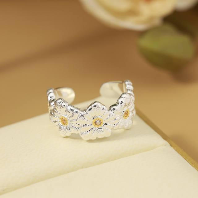 Gardenia Ring Buccellati Italian high-end jewelry brand Retro palace style ring