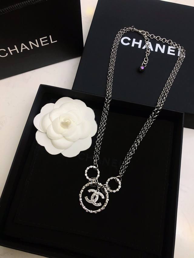 Chanel vintage double C necklace original replica logo. Chanel's styles really n