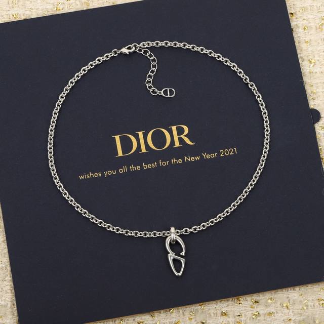 High quality details as shown in the picture D Cd chain necklace is highly recom