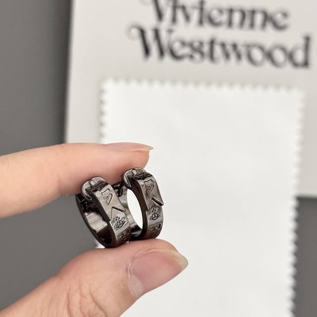 High quality details as shown in the picture Gun color earrings Vivienne Westwoo